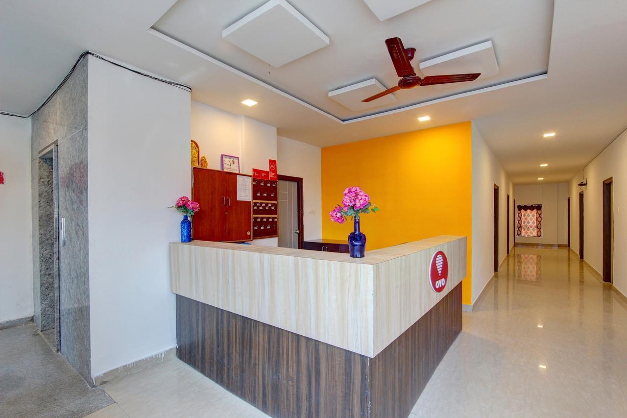 Oyo 11670 Hotel Vishnu Priya Residency Хайдарабад Экстерьер фото