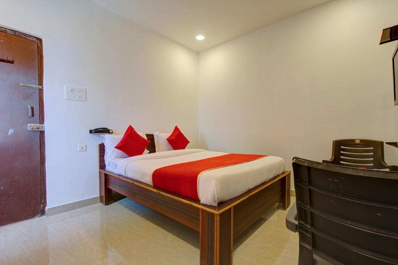 Oyo 11670 Hotel Vishnu Priya Residency Хайдарабад Экстерьер фото