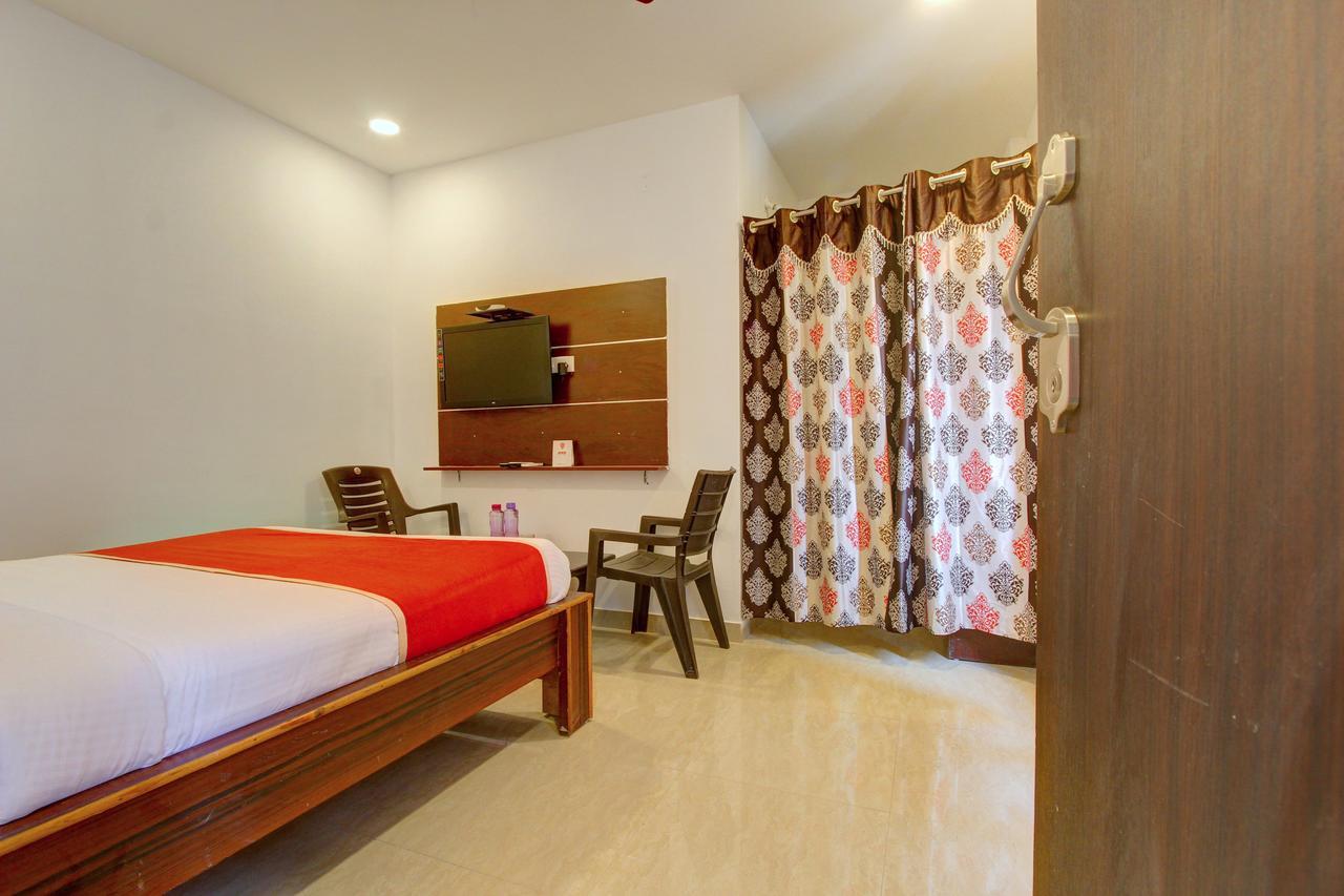 Oyo 11670 Hotel Vishnu Priya Residency Хайдарабад Экстерьер фото