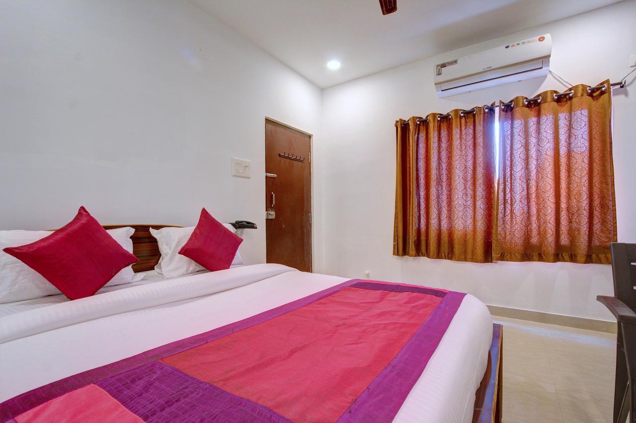 Oyo 11670 Hotel Vishnu Priya Residency Хайдарабад Экстерьер фото