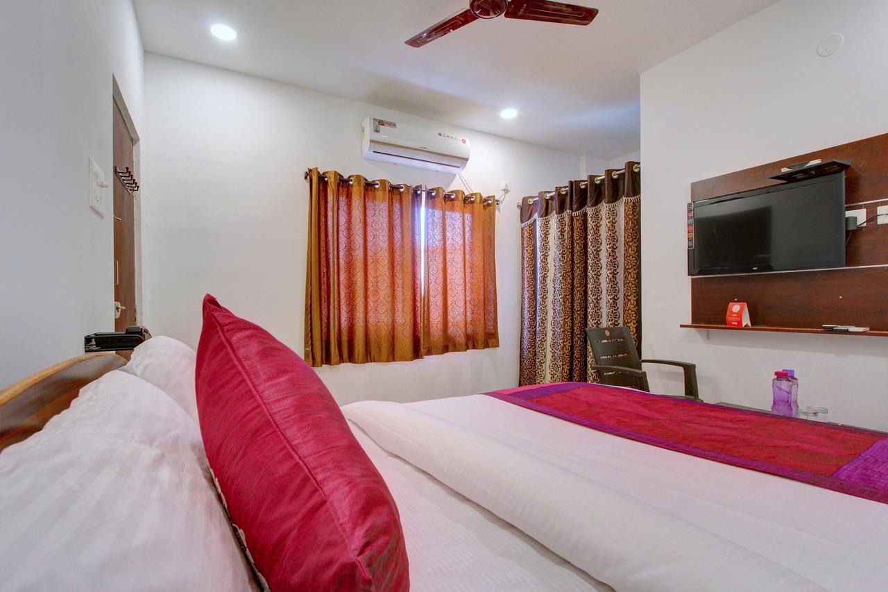 Oyo 11670 Hotel Vishnu Priya Residency Хайдарабад Экстерьер фото