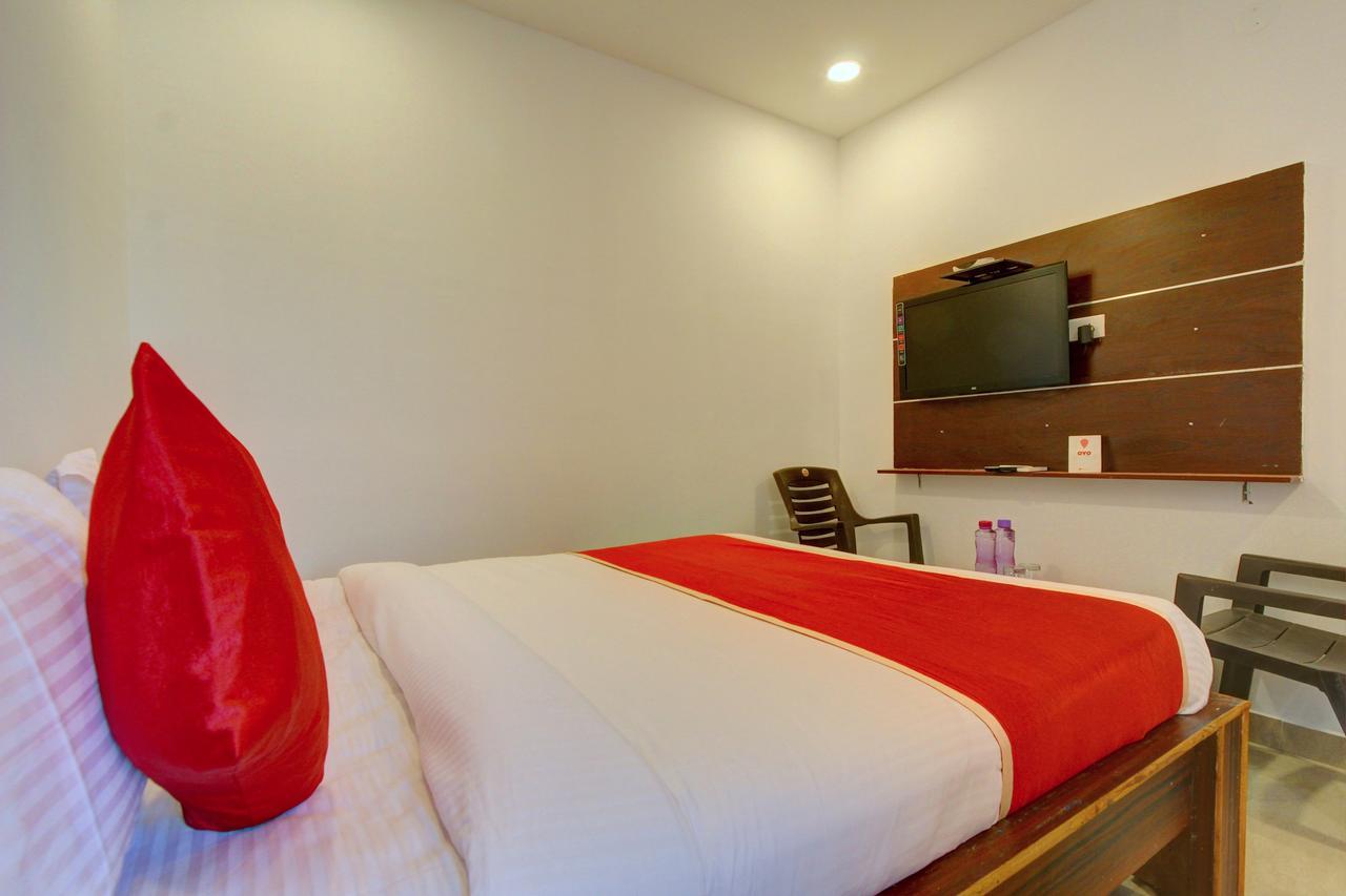 Oyo 11670 Hotel Vishnu Priya Residency Хайдарабад Экстерьер фото