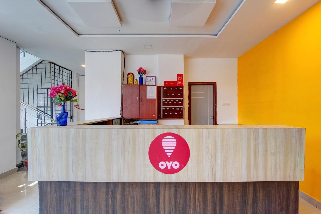 Oyo 11670 Hotel Vishnu Priya Residency Хайдарабад Экстерьер фото