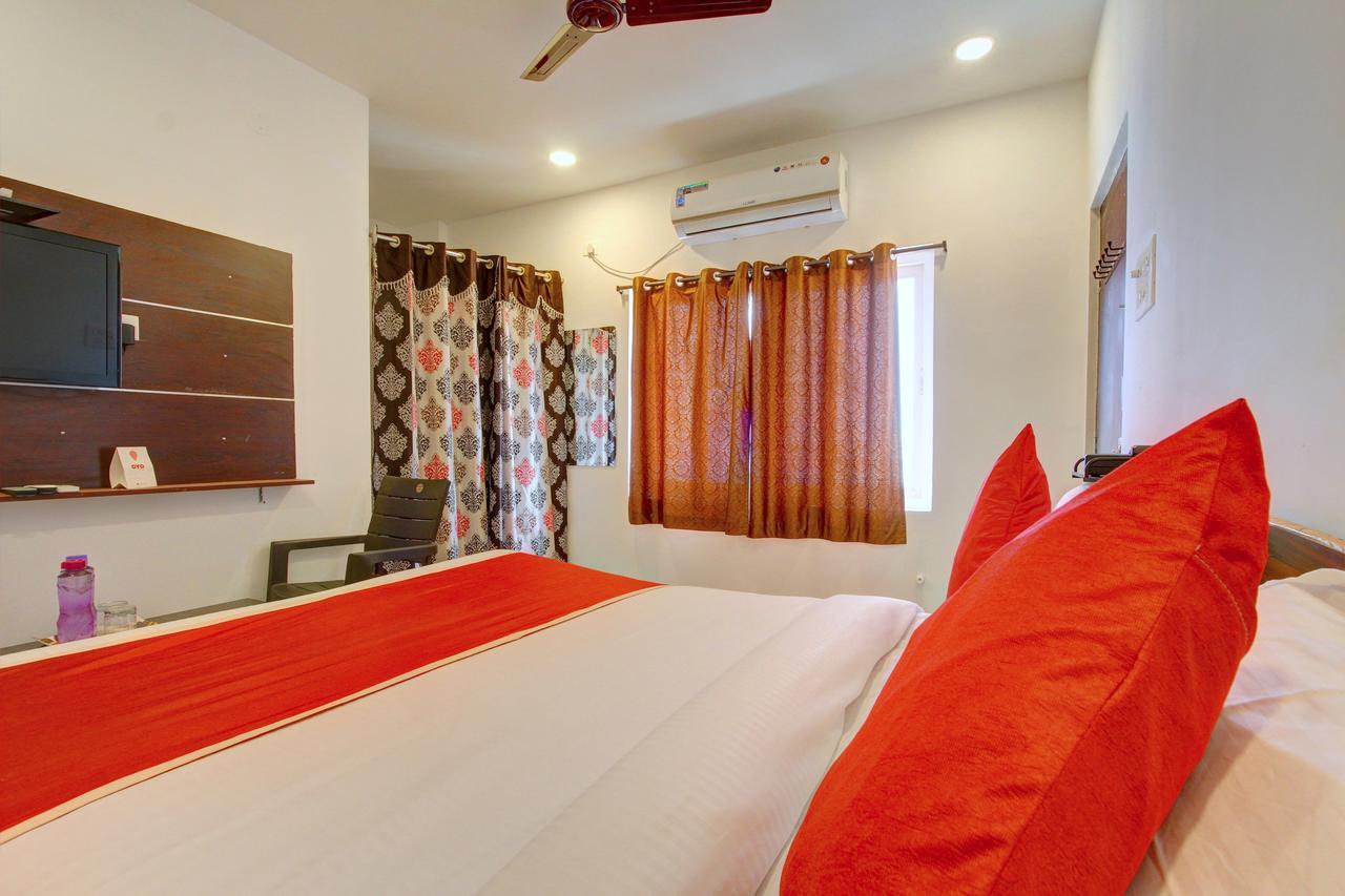 Oyo 11670 Hotel Vishnu Priya Residency Хайдарабад Экстерьер фото